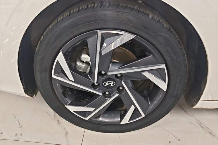 Used Hyundai Elantra 2023 1.5L CVT GLX Elite Edition Left Front Wheel Hub