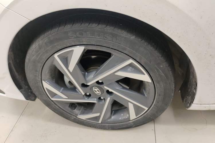Used Hyundai Elantra 2023 1.5L CVT LUX Prestige Edition Left Front Wheel Hub