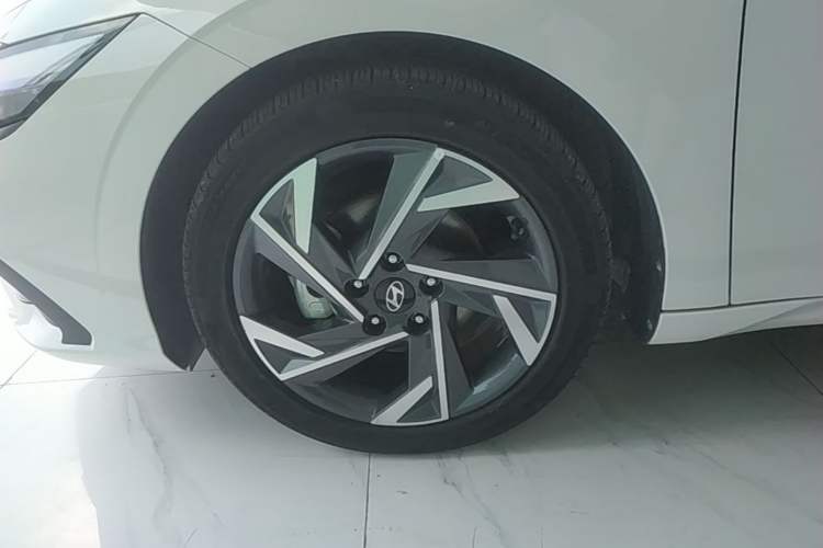 Used Hyundai Elantra 2023 1.5L CVT LUX Prestige Edition Left Front Wheel Hub