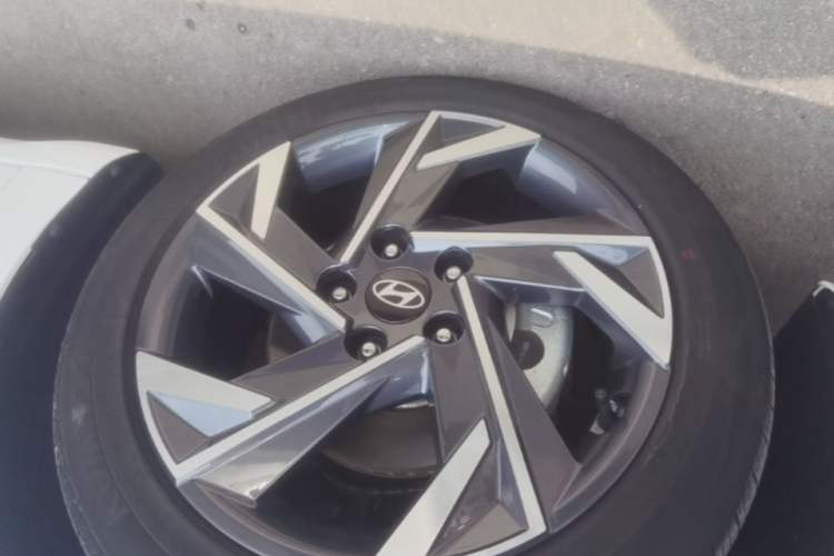 Used Hyundai Elantra 2023 1.5L CVT LUX Prestige Edition Left Front Wheel Hub