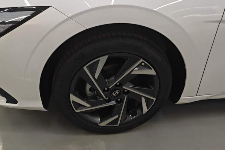 Used Hyundai Elantra 2023 1.5L CVT GLX Elite Edition Left Front Wheel Hub