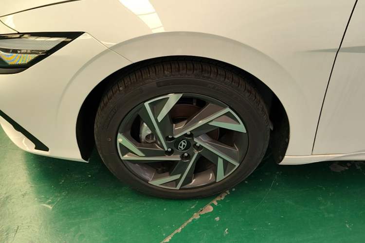 Used Hyundai Elantra 2023 1.5L CVT GLX Elite Edition Left Front Wheel Hub