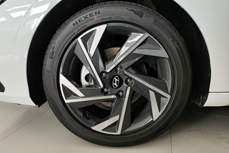 Used Hyundai Elantra 2023 1.5L CVT GLX Elite Edition Left Front Wheel Hub