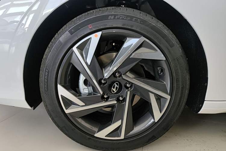 Used Hyundai Elantra 2023 1.5L CVT GLX Elite Edition Left Front Wheel Hub