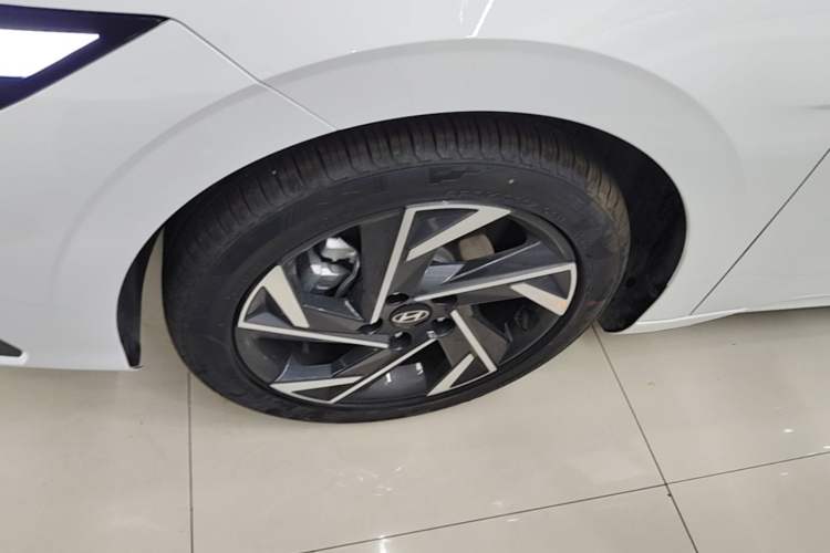 Used Hyundai Elantra 2023 1.5L CVT GLX Elite Edition Left Front Wheel Hub