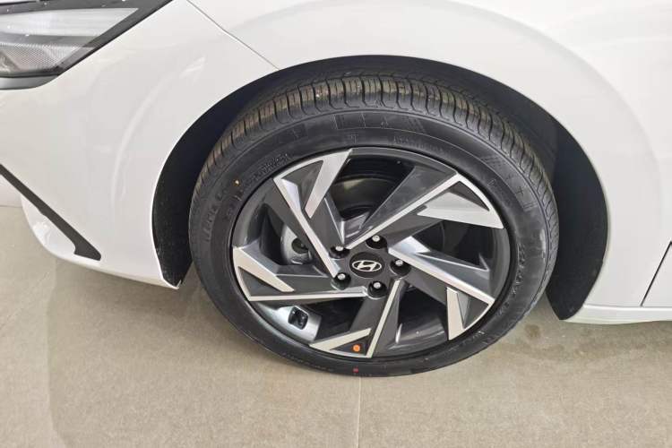 Used Hyundai Elantra 2023 1.5L CVT GLX Elite Edition Left Front Wheel Hub