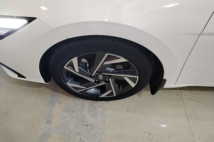 Used Hyundai Elantra 2023 1.5L CVT GLX Elite Edition Left Front Wheel Hub