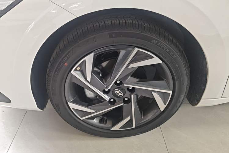 Used Hyundai Elantra 2023 1.5L CVT GLX Elite Edition Left Front Wheel Hub