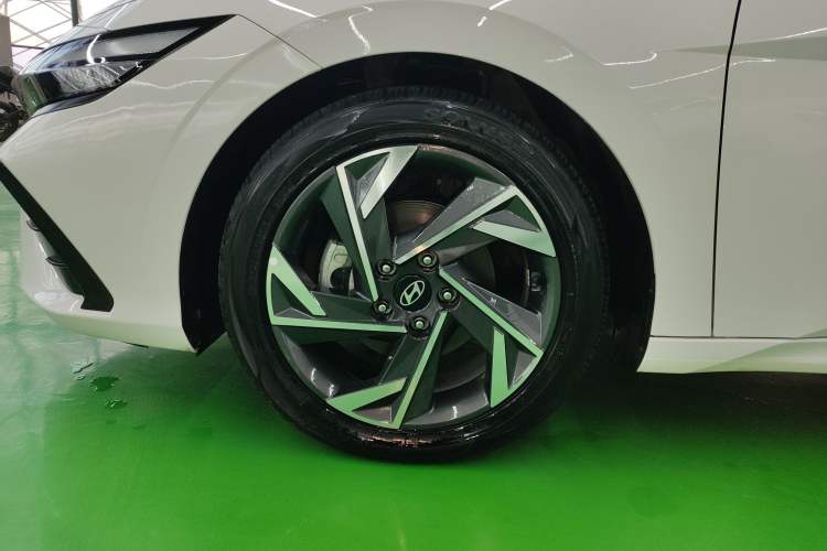 Used Hyundai Elantra 2023 1.5L CVT LUX Prestige Edition Left Front Wheel Hub