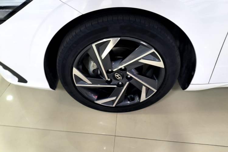 Used Hyundai Elantra 2023 1.5L CVT GLX Elite Edition Left Front Wheel Hub