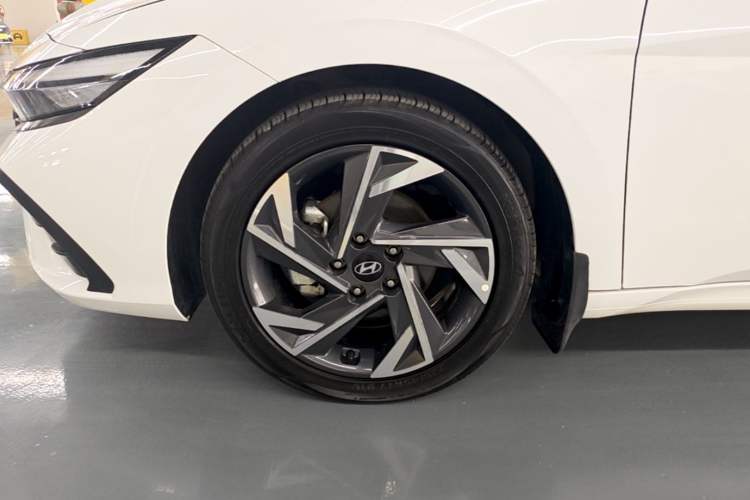Used Hyundai Elantra 2023 1.5L CVT GLX Elite Edition Left Front Wheel Hub
