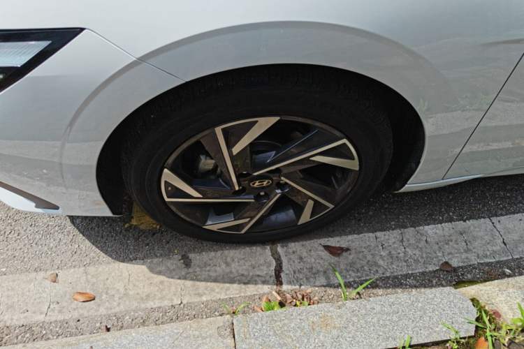 Used Hyundai Elantra 2023 1.5L CVT GLX Elite Edition Left Front Wheel Hub