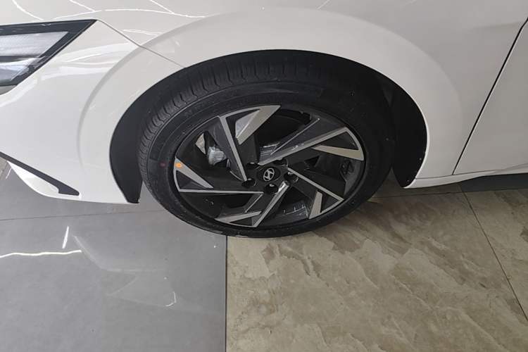 Used Hyundai Elantra 2023 1.5L CVT LUX Prestige Edition Left Front Wheel Hub