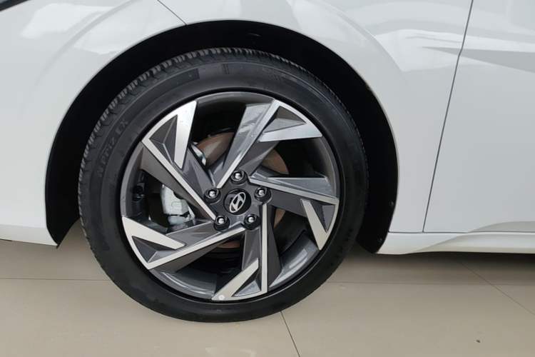 Used Hyundai Elantra 2023 1.5L CVT GLX Elite Edition Left Front Wheel Hub
