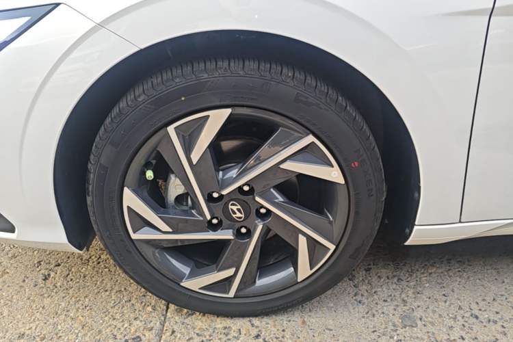 Used Hyundai Elantra 2023 1.5L CVT LUX Prestige Edition Left Front Wheel Hub