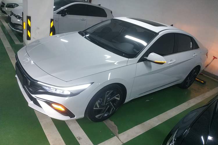Used Hyundai Elantra 2023 1.5L CVT GLX Elite Edition Left Side