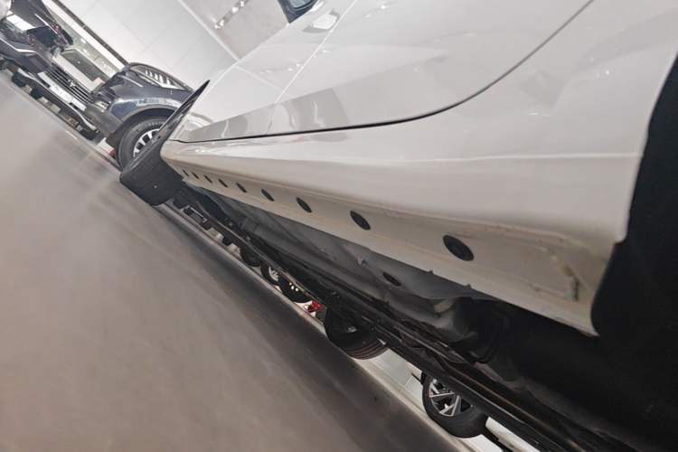Used Hyundai Elantra 2023 1.5L CVT GLX Elite Edition Left Side Sill