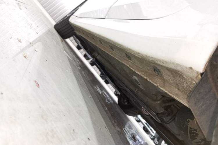 Used Hyundai Elantra 2023 1.5L CVT LUX Prestige Edition Left Side Sill