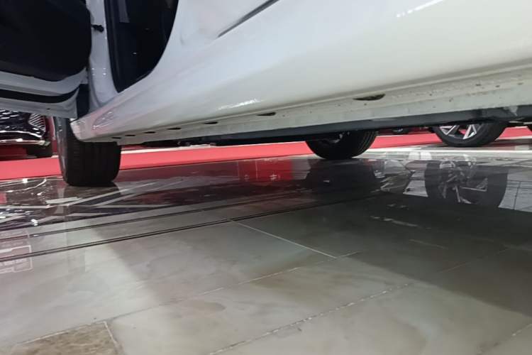 Used Hyundai Elantra 2023 1.5L CVT GLX Elite Edition Left Side Sill