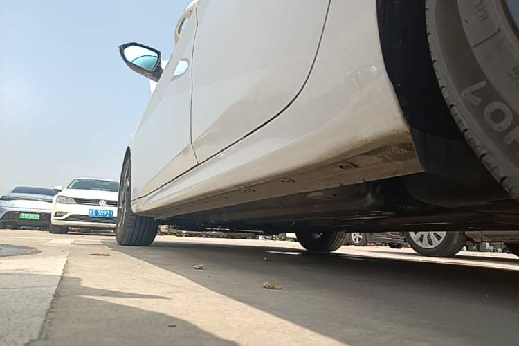 Used Hyundai Elantra 2023 1.5L CVT GLX Elite Edition Left Side Sill