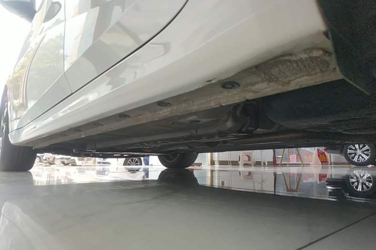 Used Hyundai Elantra 2023 1.5L CVT LUX Prestige Edition Left Side Sill