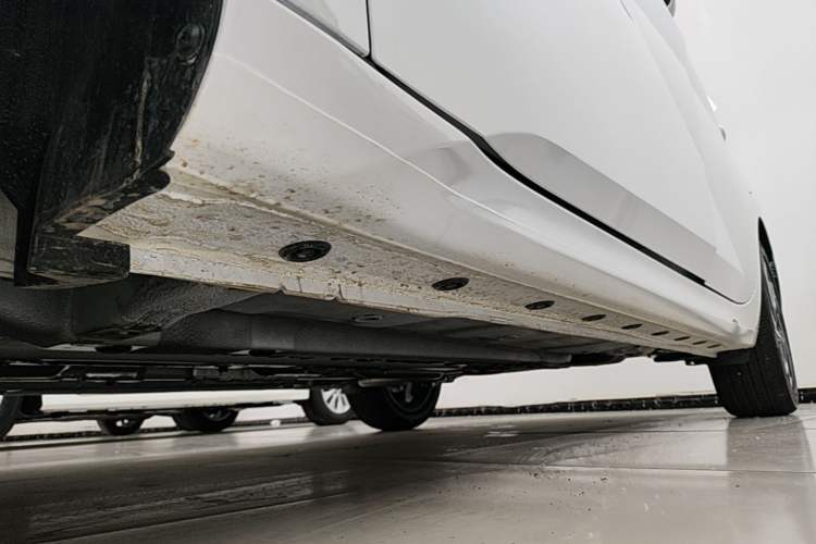 Used Hyundai Elantra 2023 1.5L CVT GLX Elite Edition Left Side Sill