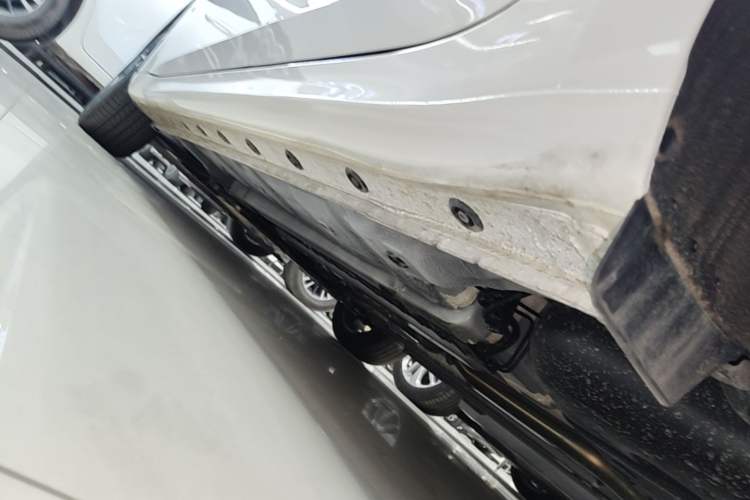 Used Hyundai Elantra 2023 1.5L CVT GLX Elite Edition Left Side Sill