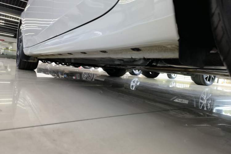 Used Hyundai Elantra 2023 1.5L CVT GLX Elite Edition Left Side Sill