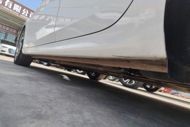 Used Hyundai Elantra 2023 1.5L CVT GLX Elite Edition Left Side Sill
