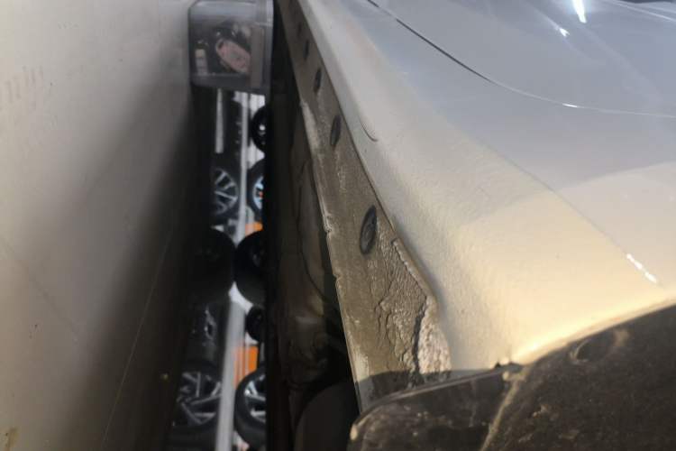 Used Hyundai Elantra 2023 1.5L CVT GLX Elite Edition Left Side Sill