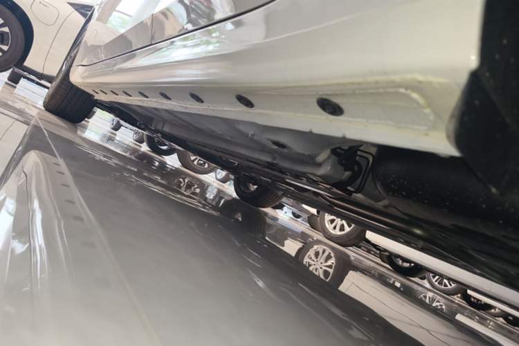 Used Hyundai Elantra 2023 1.5L CVT GLX Elite Edition Left Side Sill