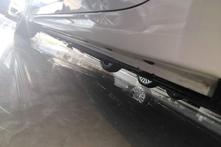 Used Hyundai Elantra 2023 1.5L CVT LUX Prestige Edition Left Side Sill