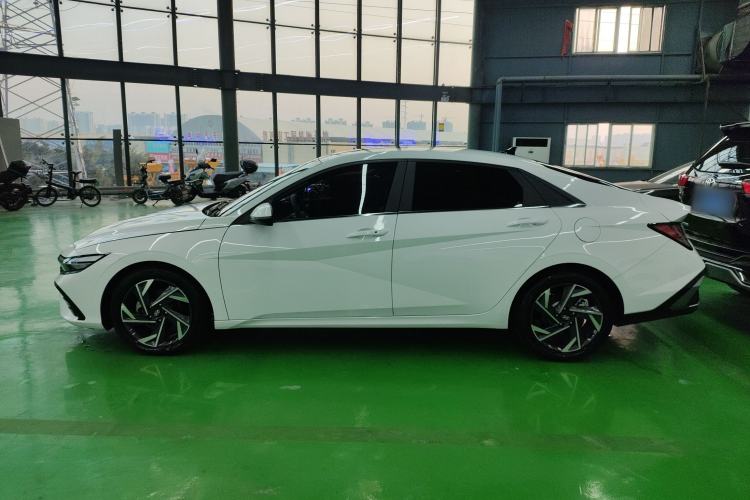 Used Hyundai Elantra 2023 1.5L CVT LUX Prestige Edition Left Side