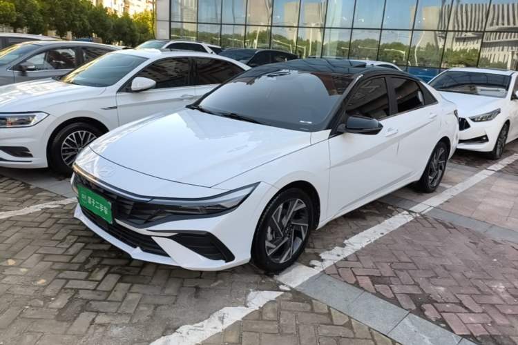Hyundai Elantra 2023 1.5L CVT LUX Prestige Edition