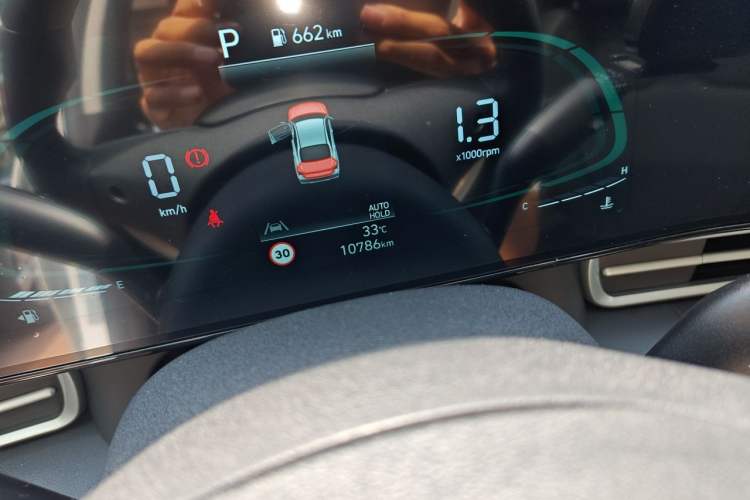 Used Hyundai Elantra 2023 1.5L CVT LUX Prestige Edition Odometer Close Up
