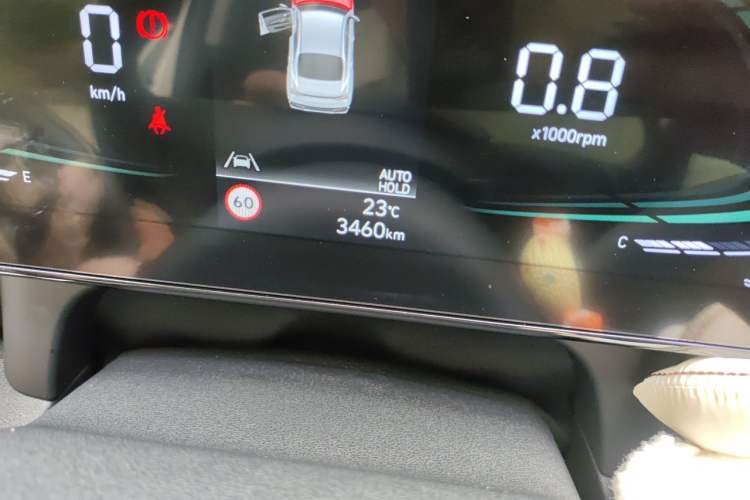 Used Hyundai Elantra 2023 1.5L CVT LUX Prestige Edition Odometer Close Up