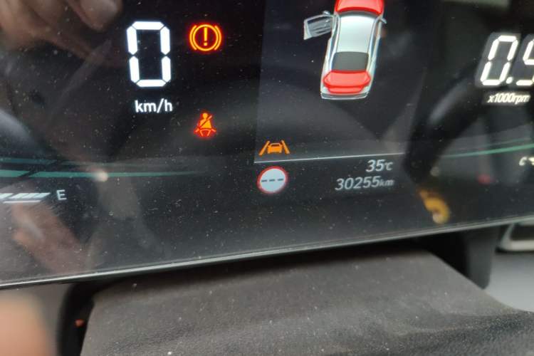 Used Hyundai Elantra 2023 1.5L CVT LUX Prestige Edition Odometer Close Up