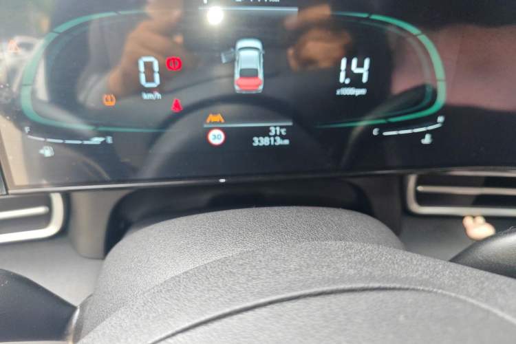 Used Hyundai Elantra 2023 1.5L CVT LUX Prestige Edition Odometer Close Up