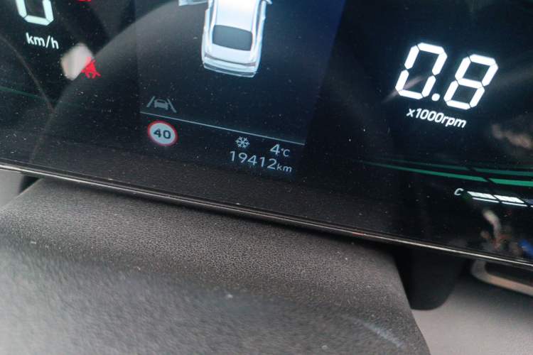 Used Hyundai Elantra 2023 1.5L CVT LUX Prestige Edition Odometer Close Up