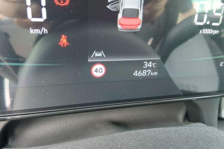 Used Hyundai Elantra 2023 1.5L CVT LUX Prestige Edition Odometer Close Up