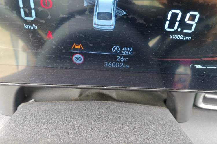 Used Hyundai Elantra 2023 1.5L CVT LUX Prestige Edition Odometer Close Up