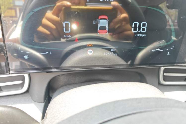Used Hyundai Elantra 2023 1.5L CVT LUX Prestige Edition Odometer Close Up