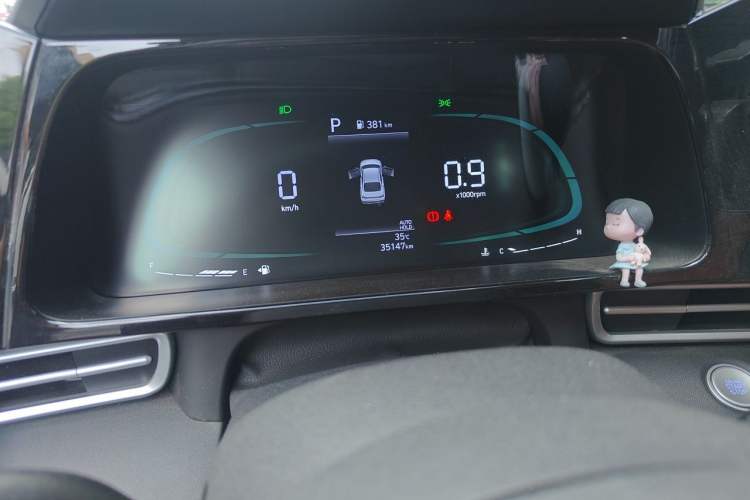 Used Hyundai Elantra 2023 1.5L CVT GLX Elite Edition Odometer Close Up