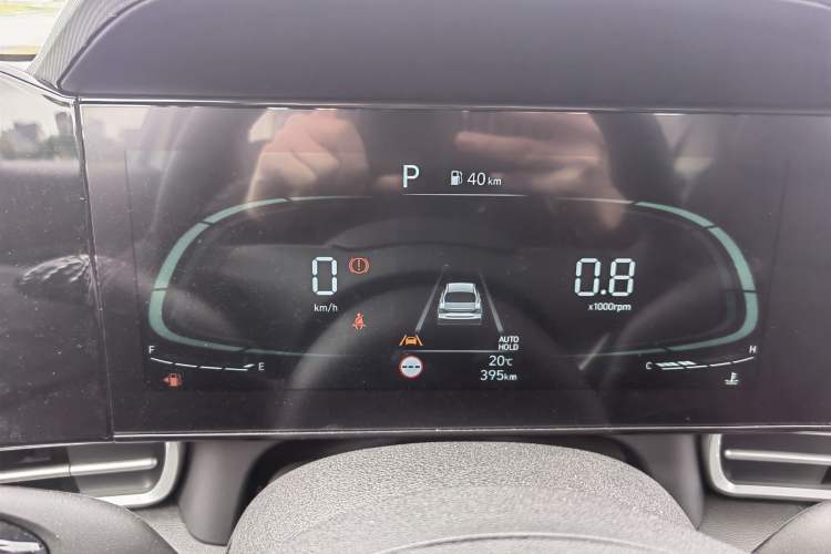Used Hyundai Elantra 2023 1.5L CVT LUX Prestige Edition Odometer Close Up