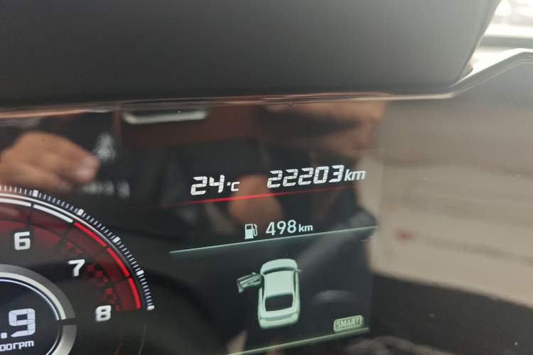 Used Hyundai Elantra 2023 1.5L CVT LUX Prestige Edition Odometer Close Up
