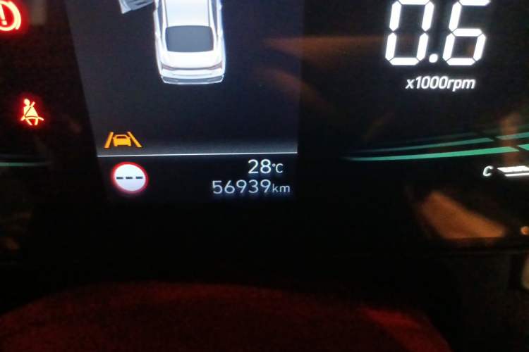 Used Hyundai Elantra 2023 1.5L CVT LUX Prestige Edition Odometer Close Up
