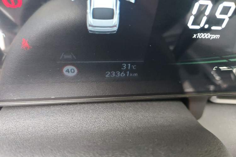 Used Hyundai Elantra 2023 1.5L CVT LUX Prestige Edition Odometer Close Up