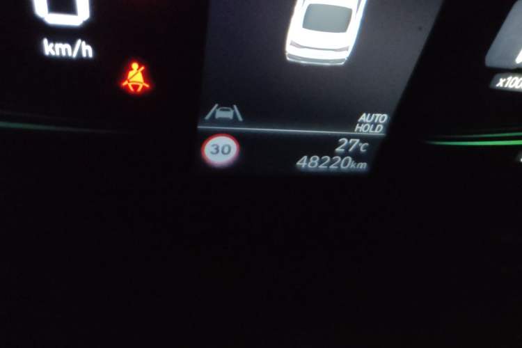 Used Hyundai Elantra 2023 1.5L CVT LUX Prestige Edition Odometer Close Up
