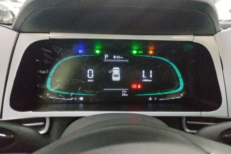 Used Hyundai Elantra 2023 1.5L CVT GLX Elite Edition Odometer Close Up