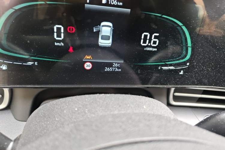 Used Hyundai Elantra 2023 1.5L CVT LUX Prestige Edition Odometer Close Up